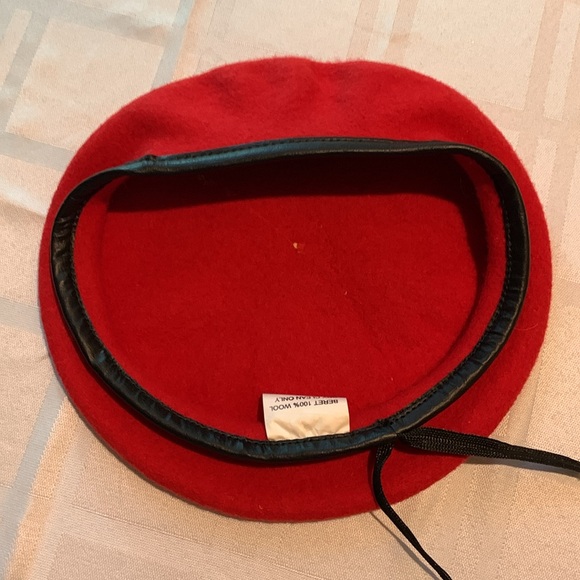 Red Wool Beret With Leather Trim & Black Ribbon 7 1/4 - Picture 5 of 8